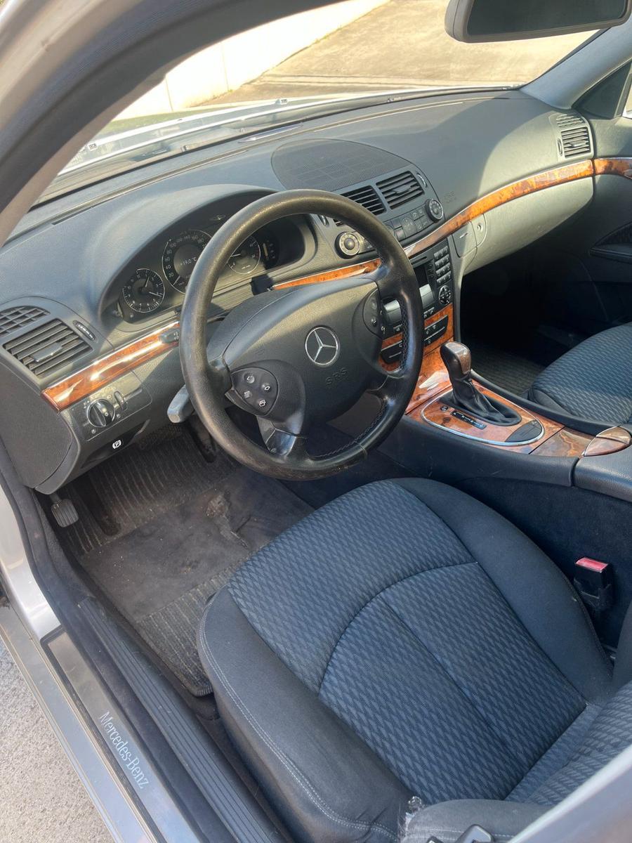 Mercedes-Benz E270 2004 — photo 13