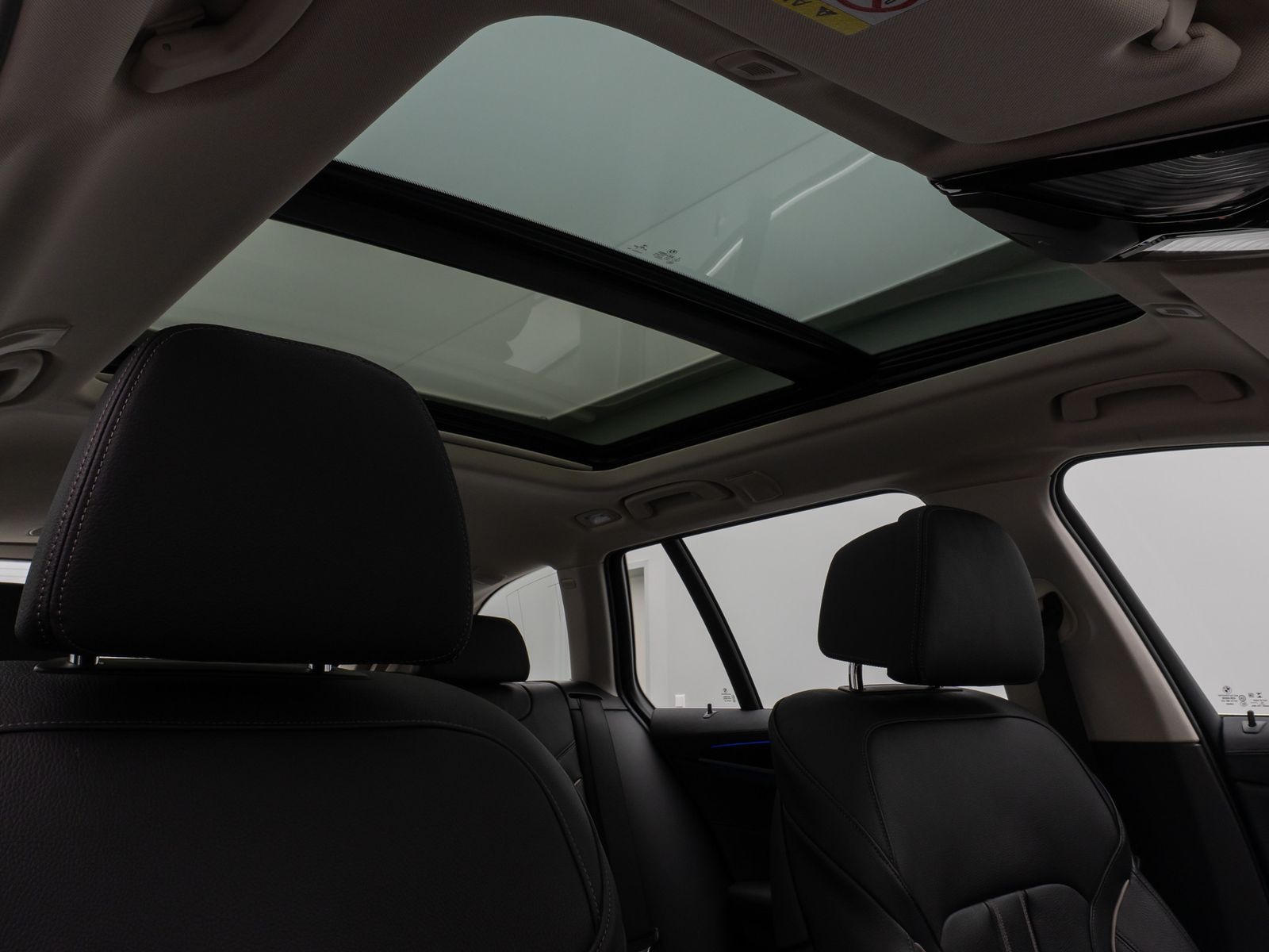 Fahrzeugabbildung BMW 520d Luxury Line Panorama Kamera HUD DAB HiFi