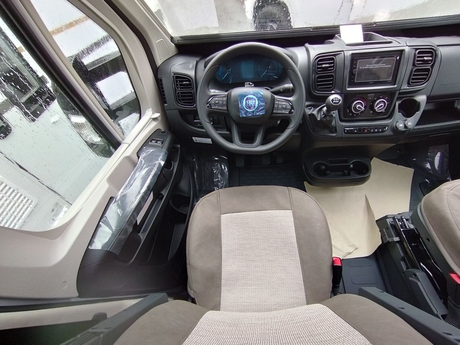 Fahrzeugabbildung Eura Mobil Profila T PT 675 SB Mondial Paket