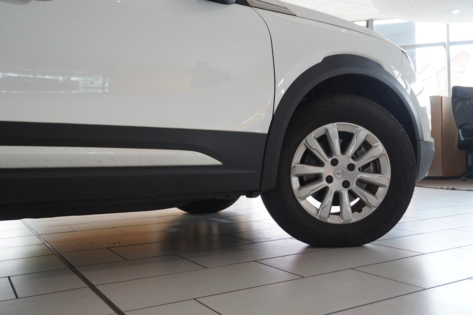 Fahrzeugabbildung Opel Mokka-e EDITION 1-PHASIG LED/KAMERA/SHZ/VIRT/DAB