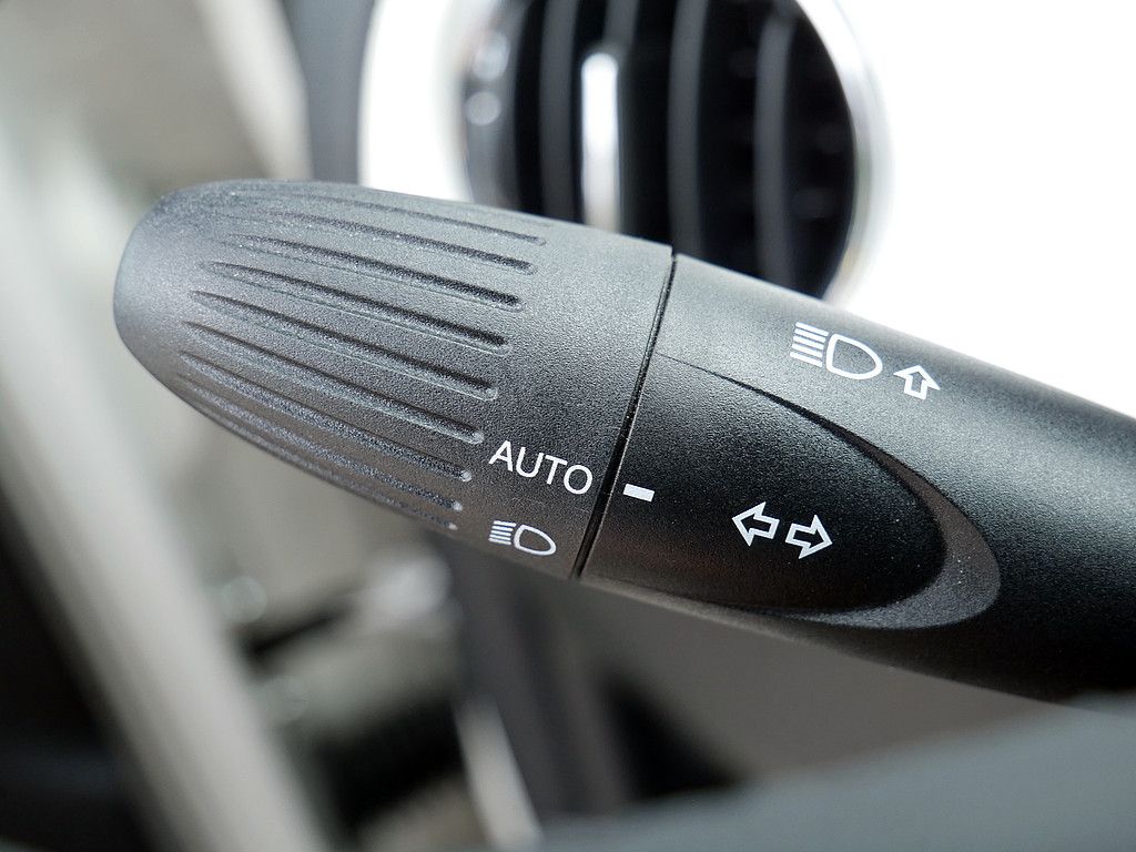 Fahrzeugabbildung Fiat 500 1.0 DolceVita KLIMAAUTOMATIK NAVI