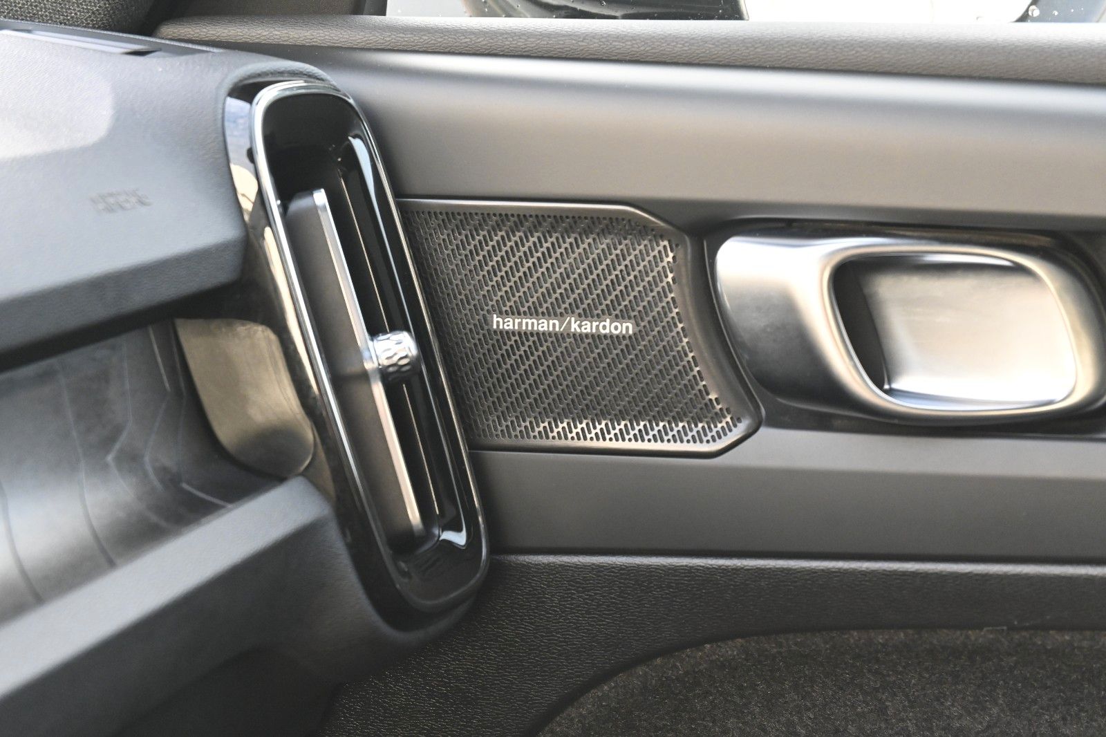 Fahrzeugabbildung Volvo C40 Ultimate Recharge Pure Electric AWD