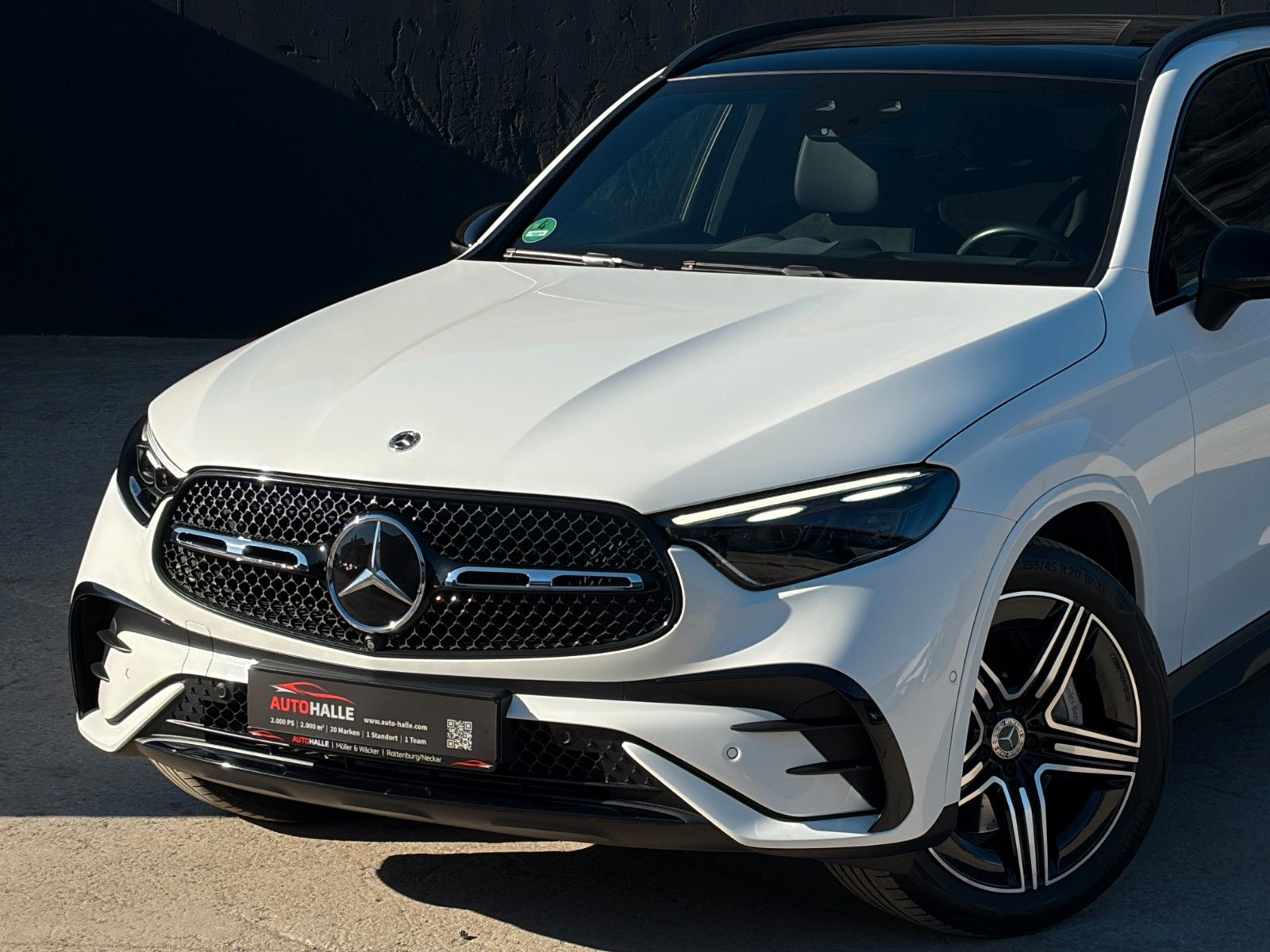 Fahrzeugabbildung Mercedes-Benz GLC 200 4M AMG + Pano Standhzg Burmester ACC AHK