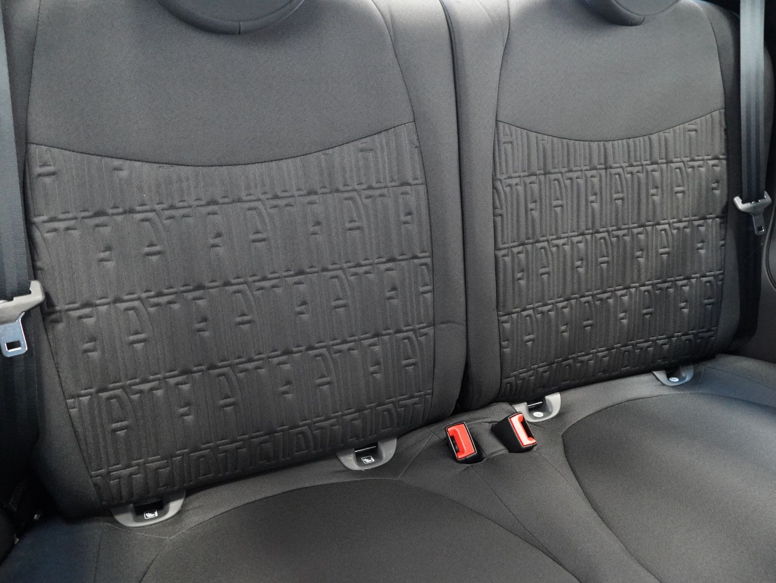 Fahrzeugabbildung Fiat 500 1.0 Mild Hybrid KOMFORT/TECH/NAVI/CARPLAY