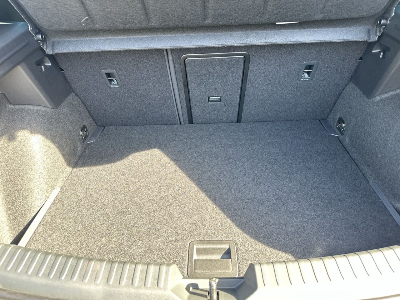 Fahrzeugabbildung CUPRA Leon 2.0 TDI 110 kW - mit KI generiert/bearbeitet