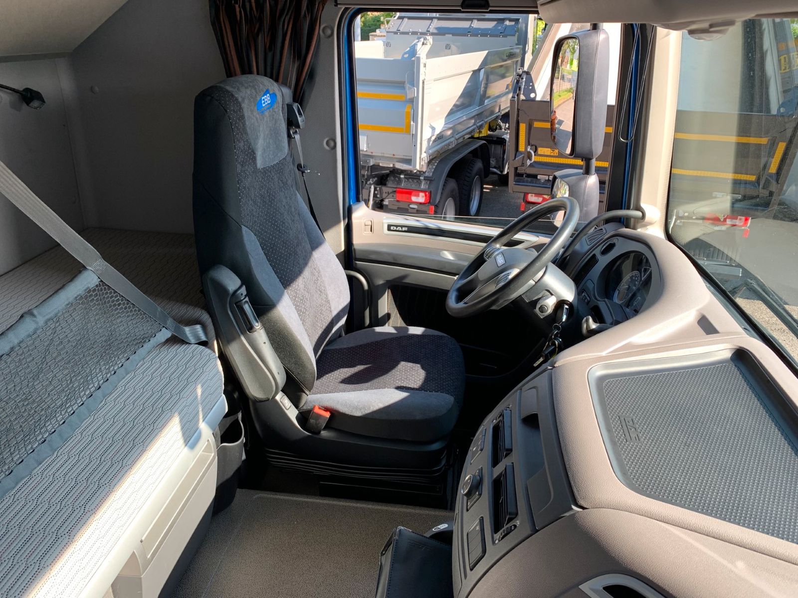 Fahrzeugabbildung DAF FT XF 480 SC LD