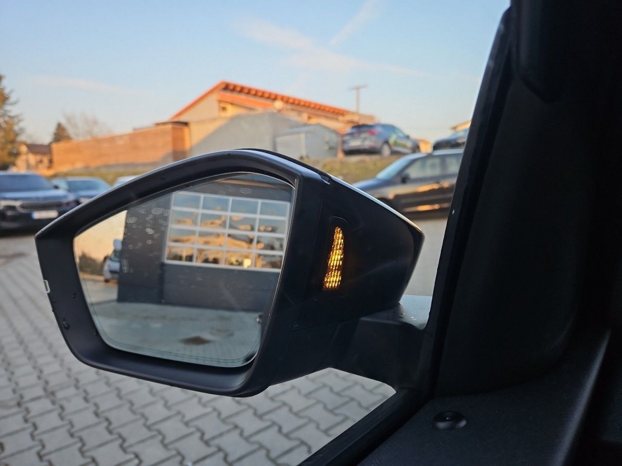Fahrzeugabbildung SKODA Kamiq Clever DSG LED Navi Totwinkelassist.