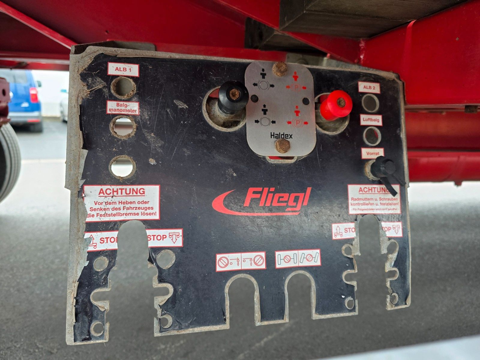 Fahrzeugabbildung Fliegl DTS 300 Rampen BPW auf 3.000mm verbreiterbar