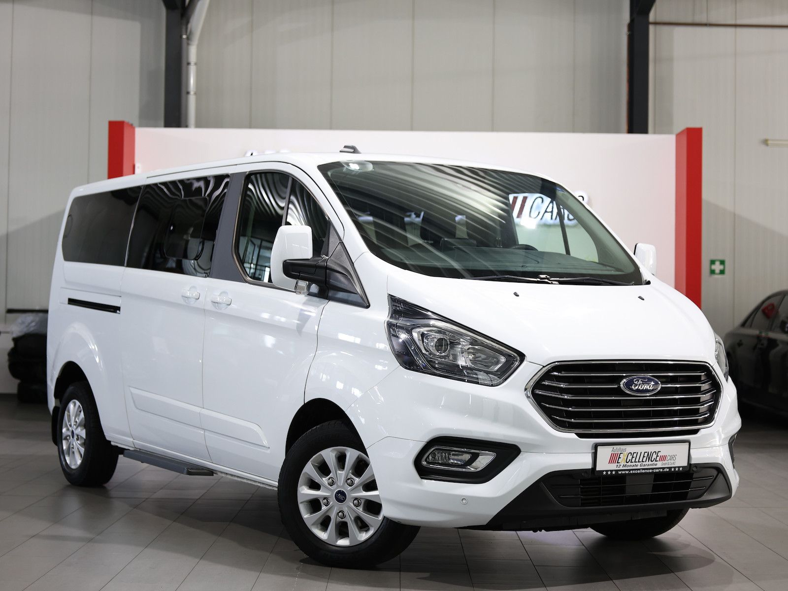 Ford Tourneo Custom 320 L2 TITANIUM SHUTTLE 9-SITZER