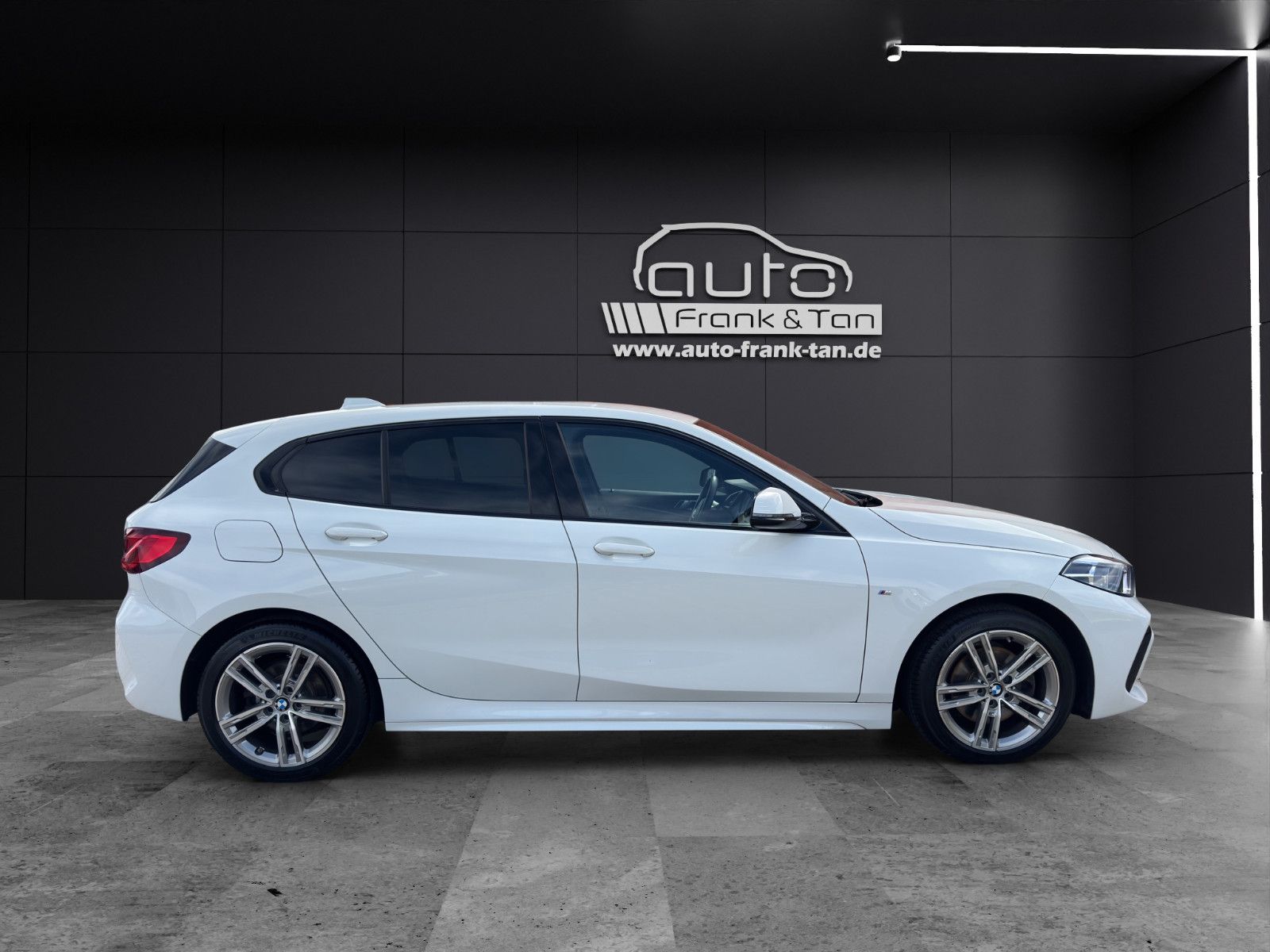 Fahrzeugabbildung BMW 118 i M Sport/Tempo/Navi/Ambiente/Apple CarPlay