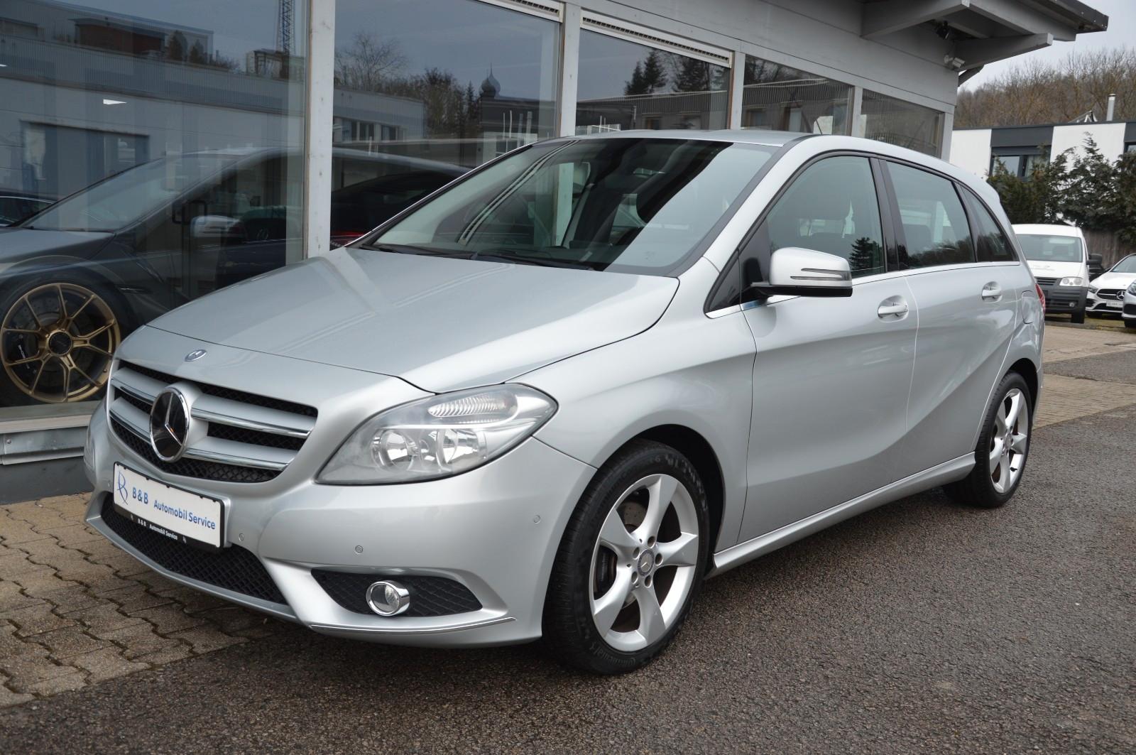 Mercedes-Benz B 180 AUTOMATIK*SPORT-PAKET*NAVI*PDC*SHZ*ALU*