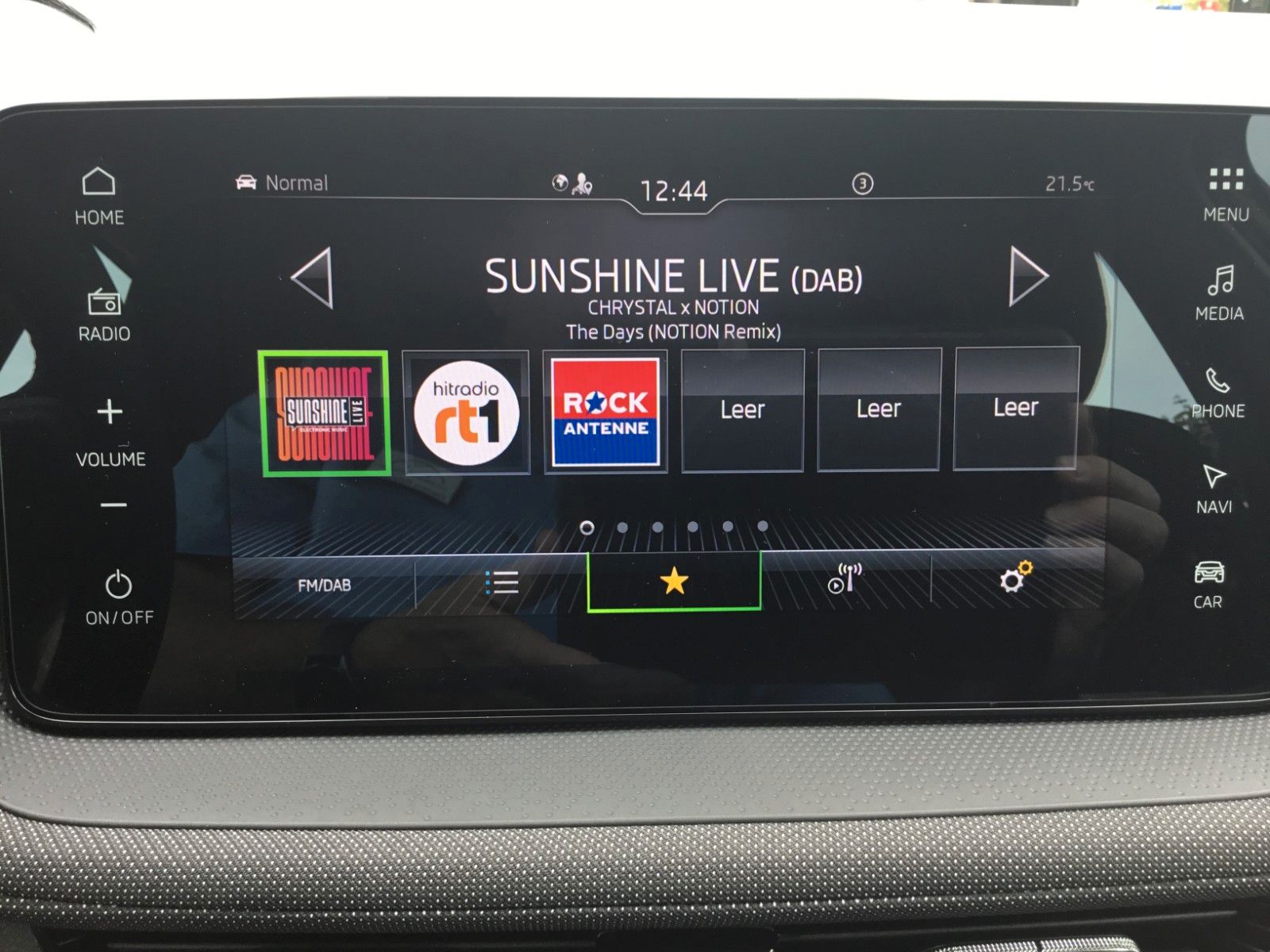 Fahrzeugabbildung SKODA Fabia 1.5l TSI DSG Selection+Navi+ACC+Kamera+16"