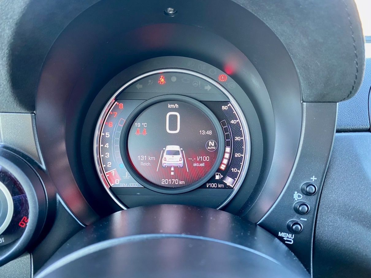 Fahrzeugabbildung Abarth 695 AAC NAVI BI-XENON BEATS MTA PAKET