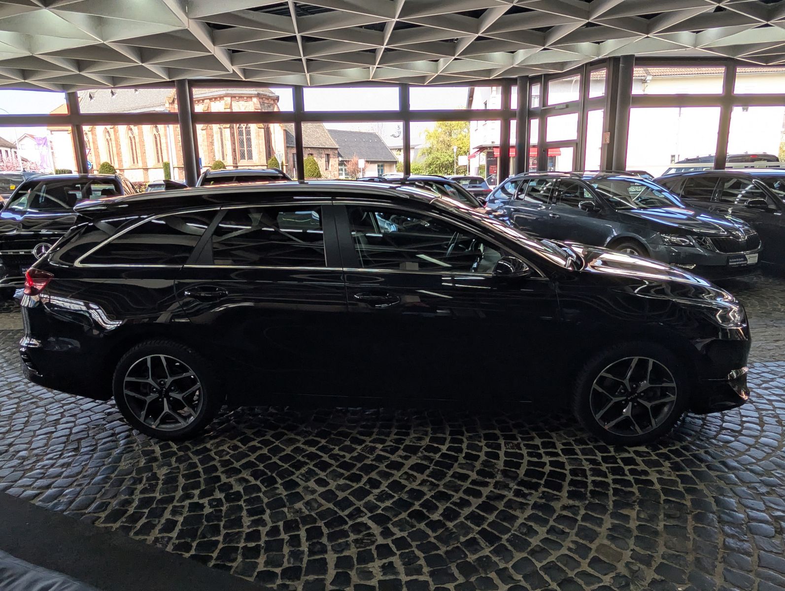 Fahrzeugabbildung Kia cee'd Sportswagon 1.5 Spirit SCC JBL KAM 7J Gar.