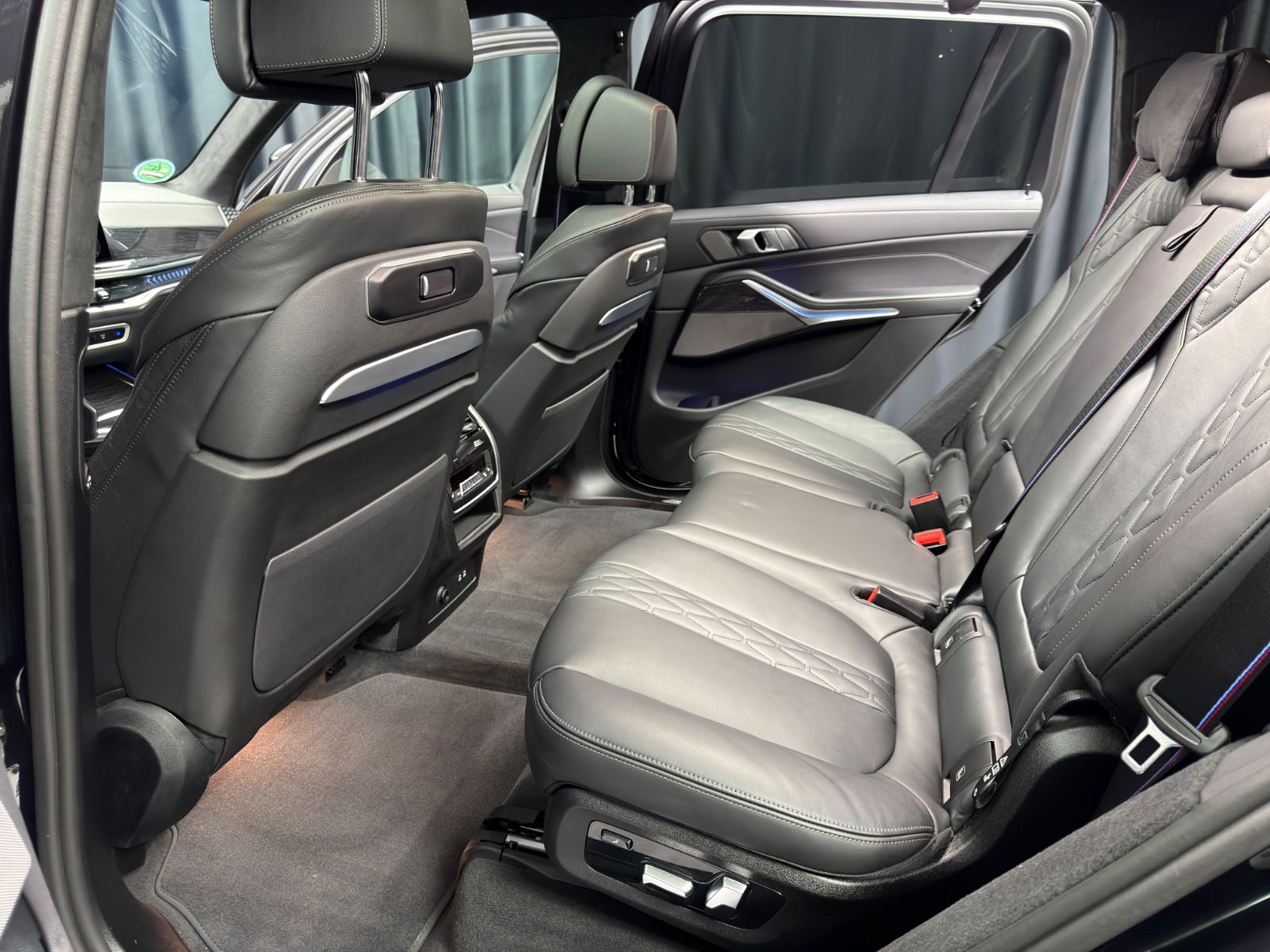 Fahrzeugabbildung BMW X7 xDrive 40d M SPORT PRO|LUFT|PANO|7-SITZER|AHK