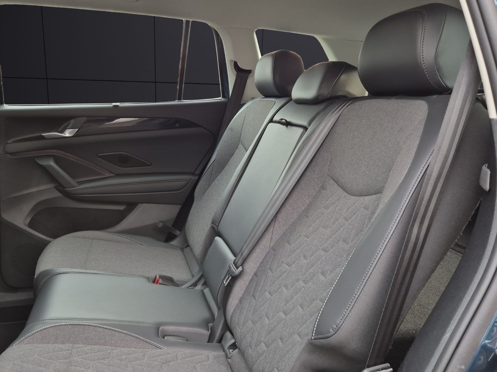 Fahrzeugabbildung Volkswagen Tayron TDI Life DSG 4M Matrix 7-Si. AHK Navi AID