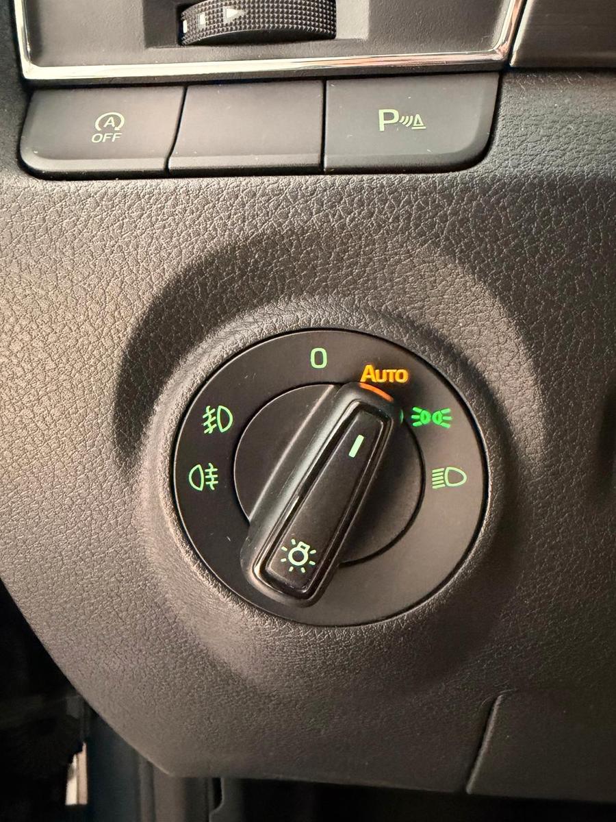 Skoda Fabia Joy*Autom.*Tempo*NAVI*8-fach bereift