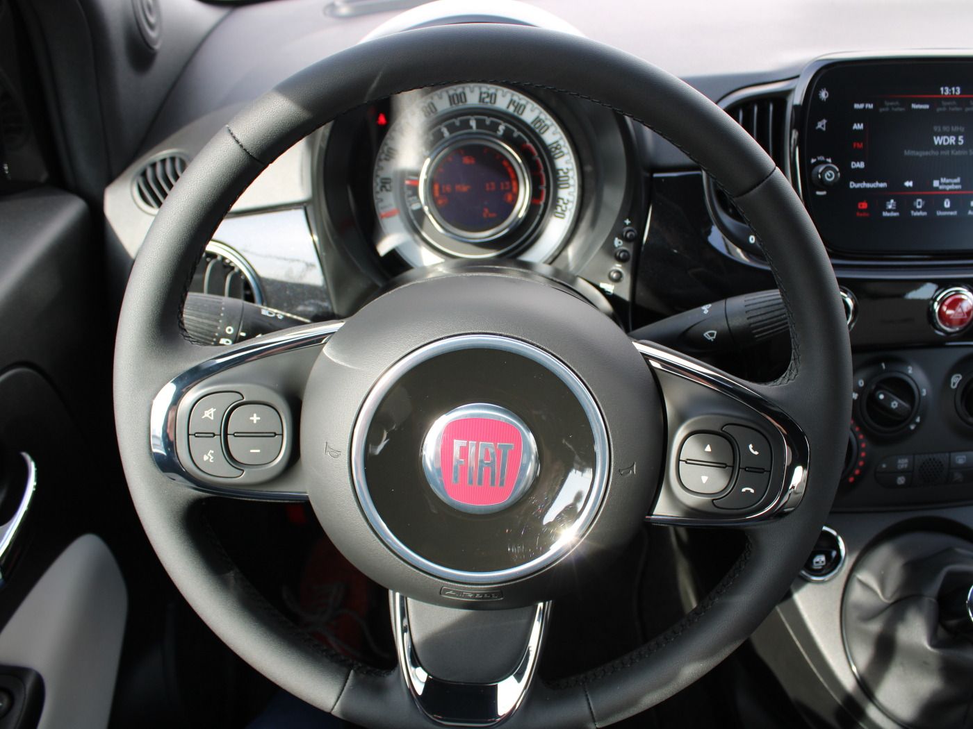 Fahrzeugabbildung Fiat 500C 1.0 Hybrid Dolcevita Uconnect PDC DAB ALU