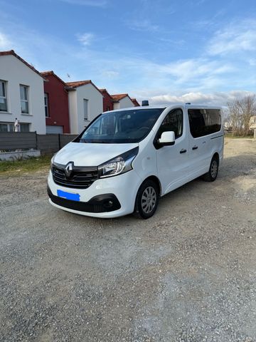 Renault Trafic Ambulance Krankenwagen Rettungswagen Navi