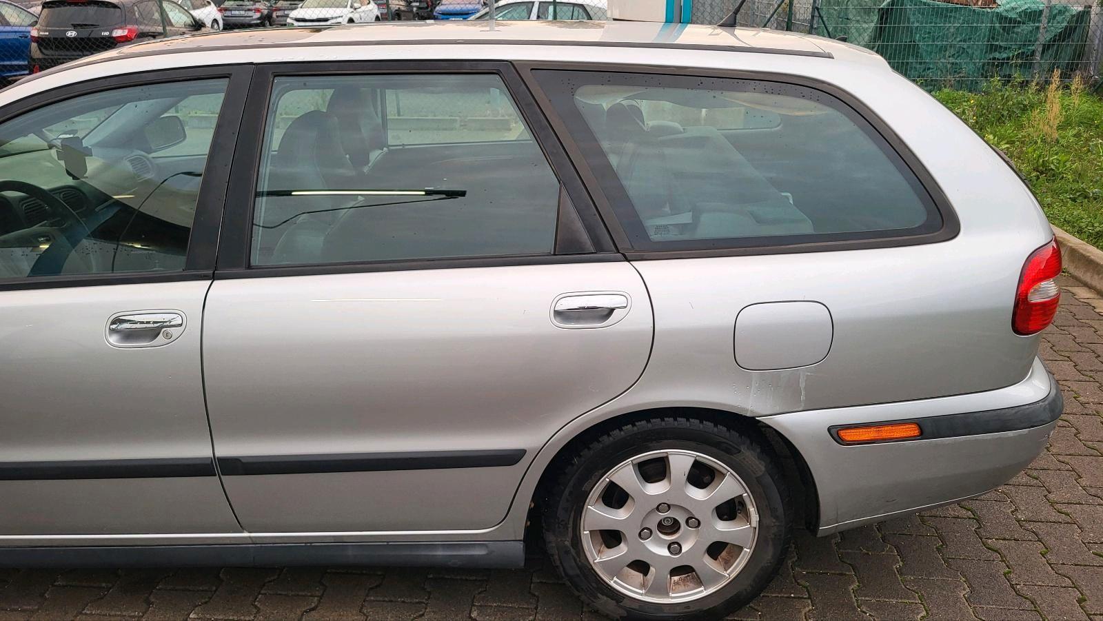 Volvo V40 2004 — engine 122 HP (90kW)