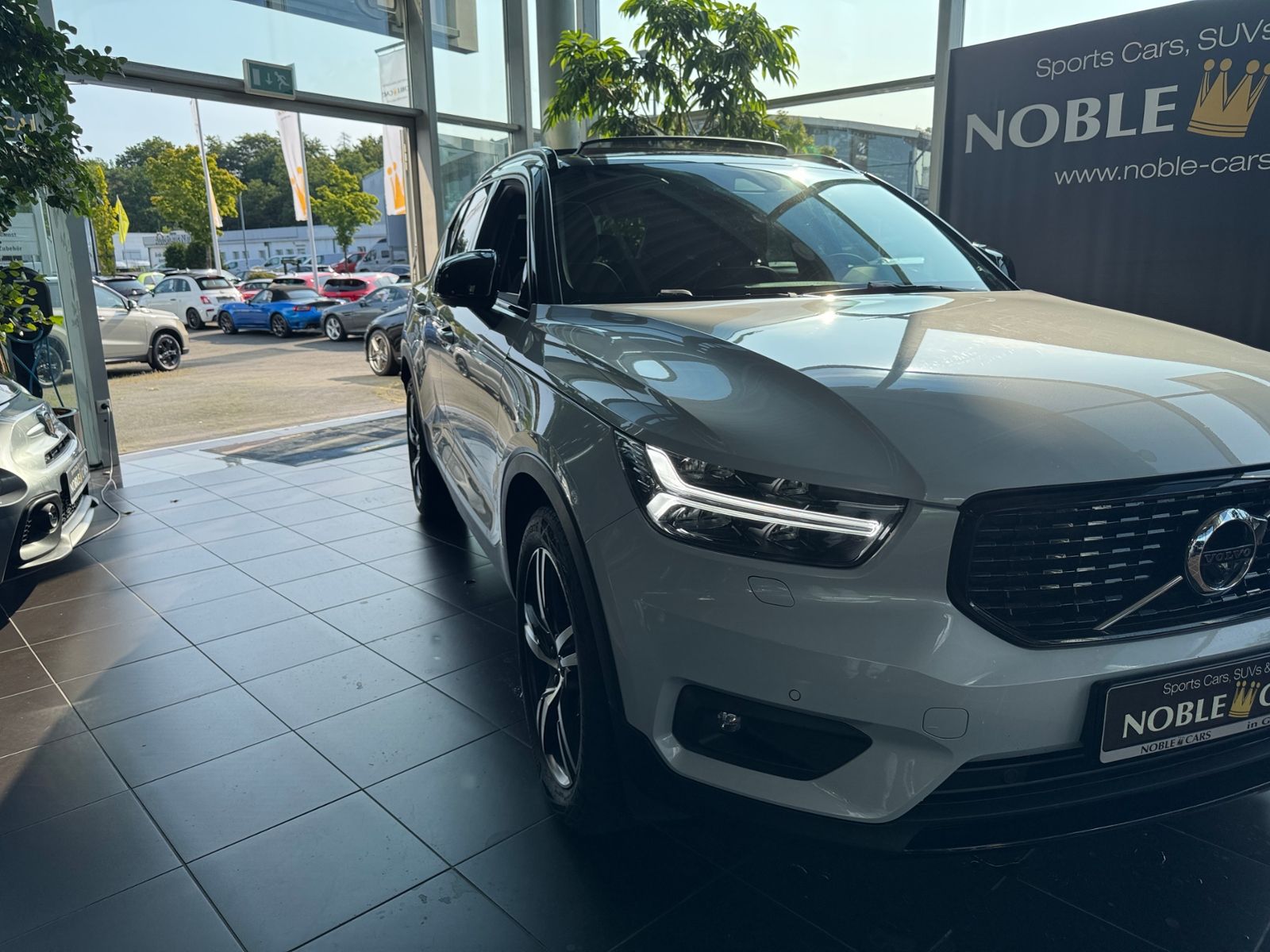Fahrzeugabbildung Volvo XC40 R Design 2WD PANO LED NAVI SHZ