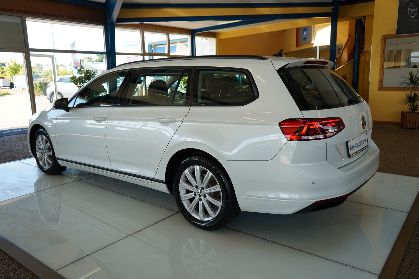 Volkswagen Passat Variant Basis AUTOMATIK / NAVI / R-KAM imagem 3