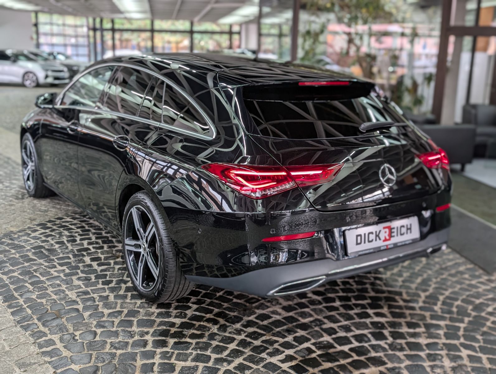 Fahrzeugabbildung Mercedes-Benz CLA 220 d SB MULTIBEAM LEDER DISTR HIGHEND 18