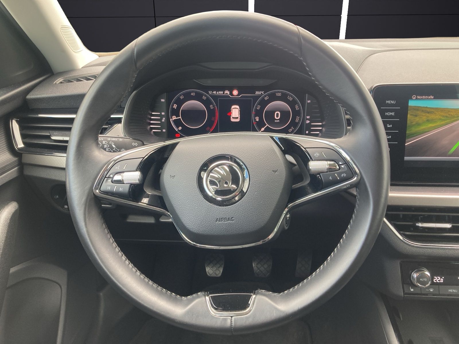 Fahrzeugabbildung SKODA Kamiq TSI Clever LED AHK Navi AID PDC SH