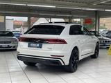Audi Q8 50 TDI quattro S-line Pano Kamera LED ACC AHK - weiße Audi Q8