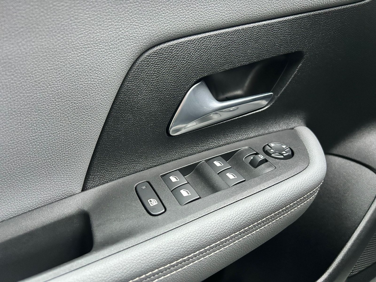 Fahrzeugabbildung Opel Mokka-e°Elegance°Kamera°50 kWh°CCS°LED