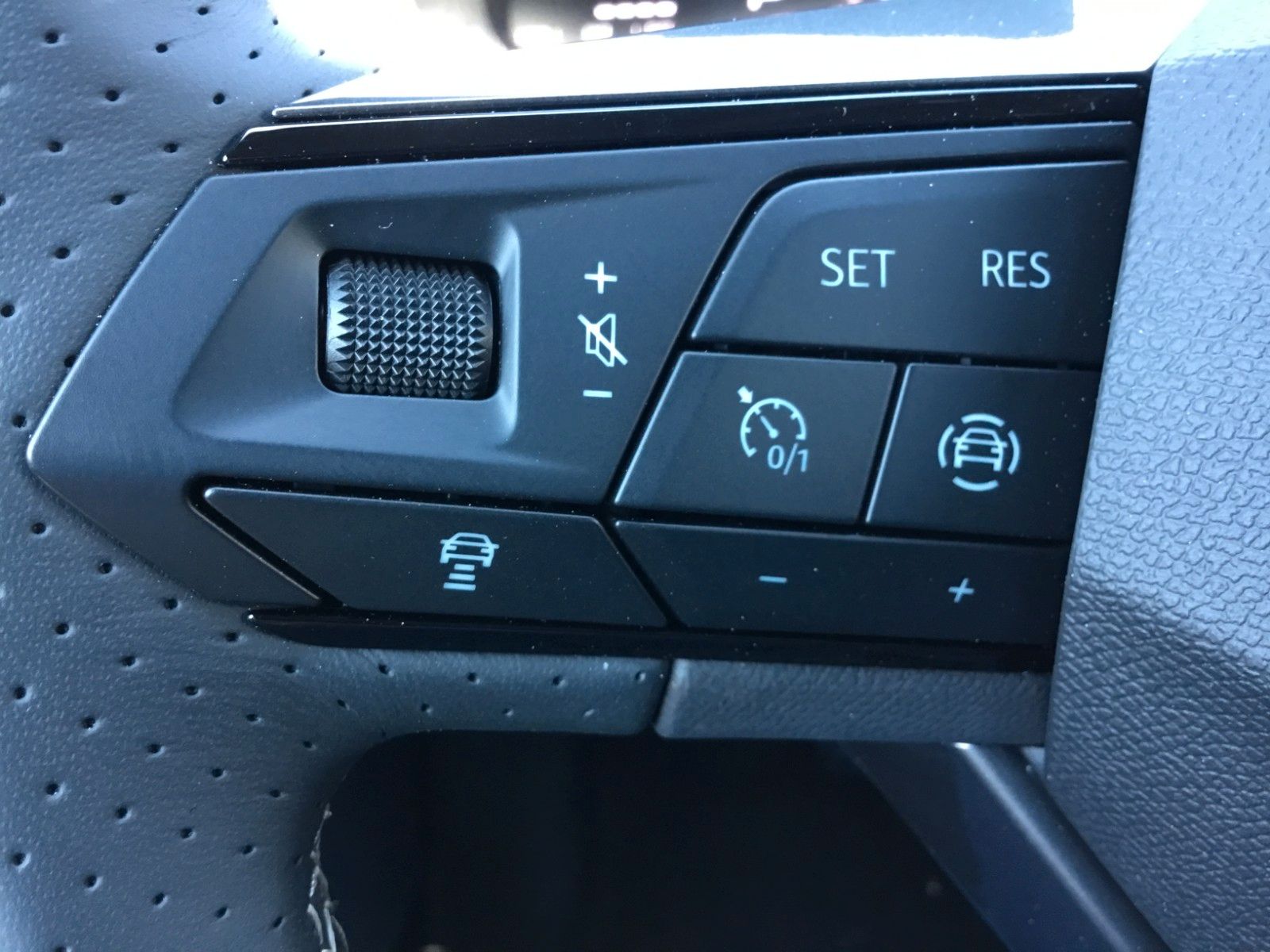 Fahrzeugabbildung SEAT Ibiza 1.0TSI Style DSG+ACC+16"+Navi+LED+FullLink
