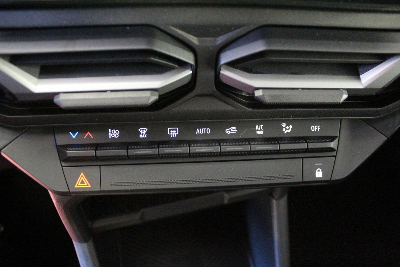 Fahrzeugabbildung Dacia Duster mild Hybrid 140 Journey *Winter-Plus-Pak*