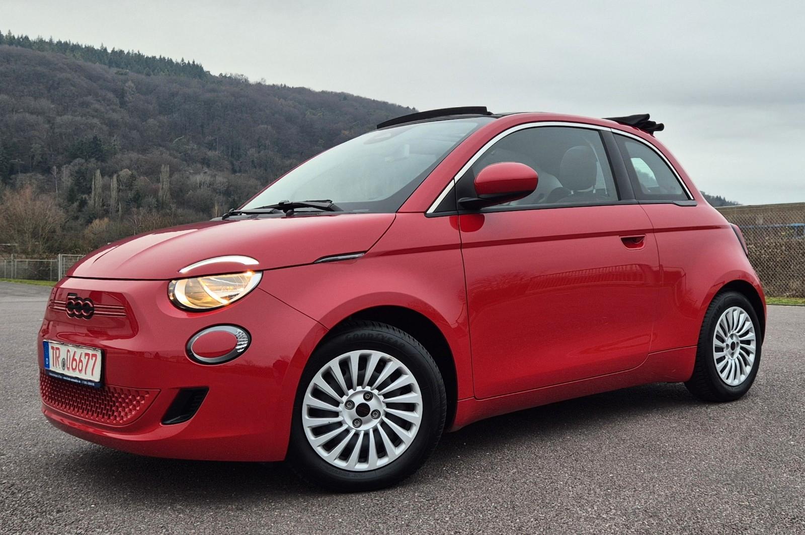 Fiat 500 E (RED) Cabrio, Carplay.