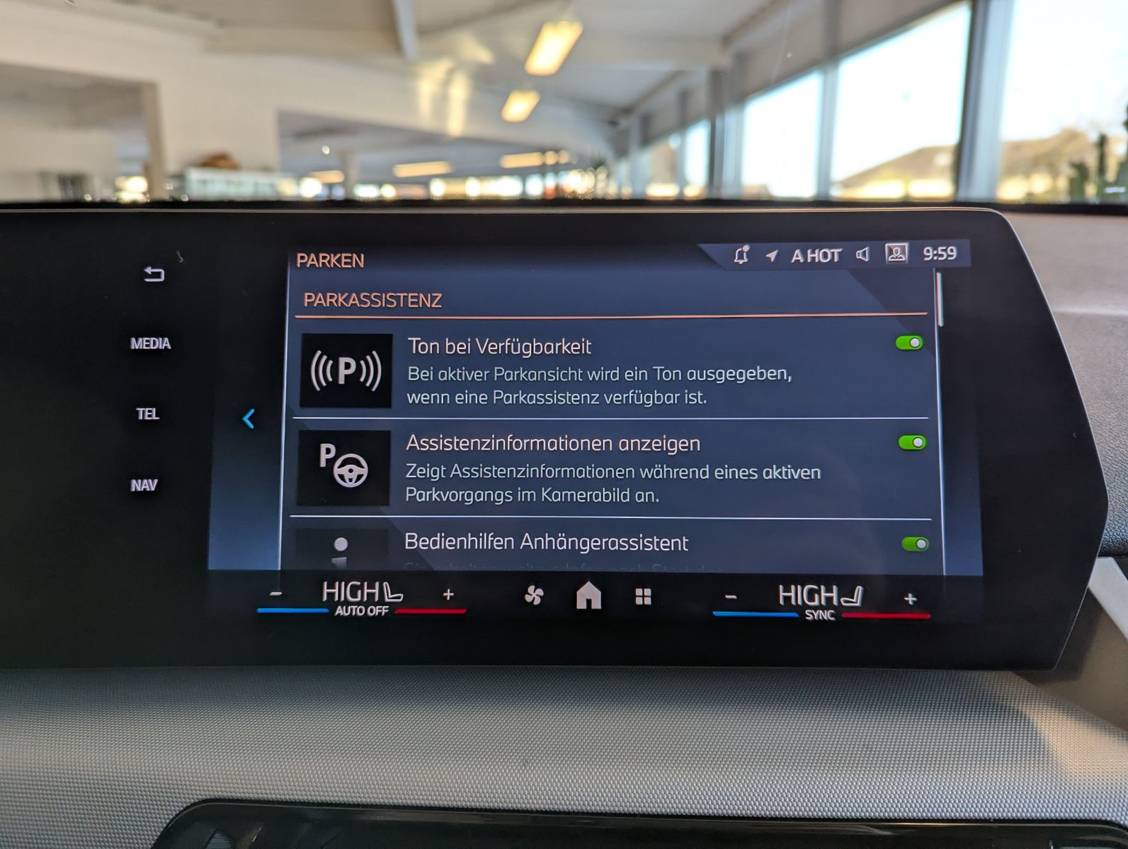 BMW X1 18 i Travel-Paket Pano Kamera AHK - Image 35