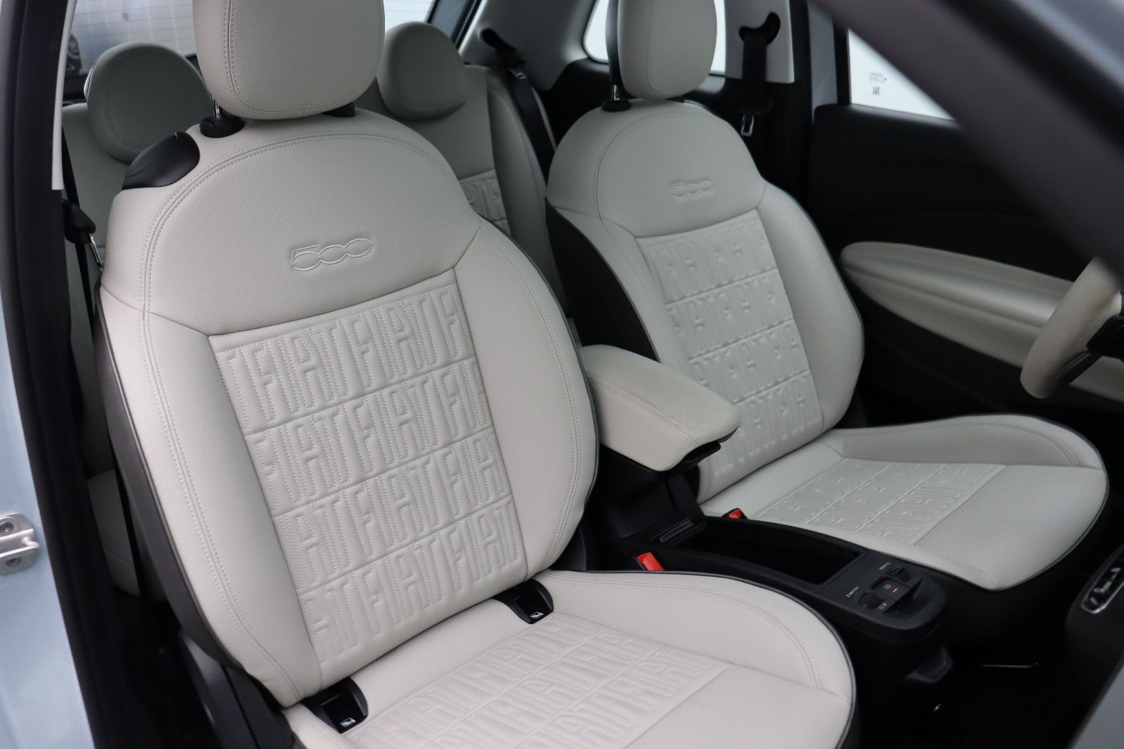 Fahrzeugabbildung Fiat 500e La Prima incl. Wallbox