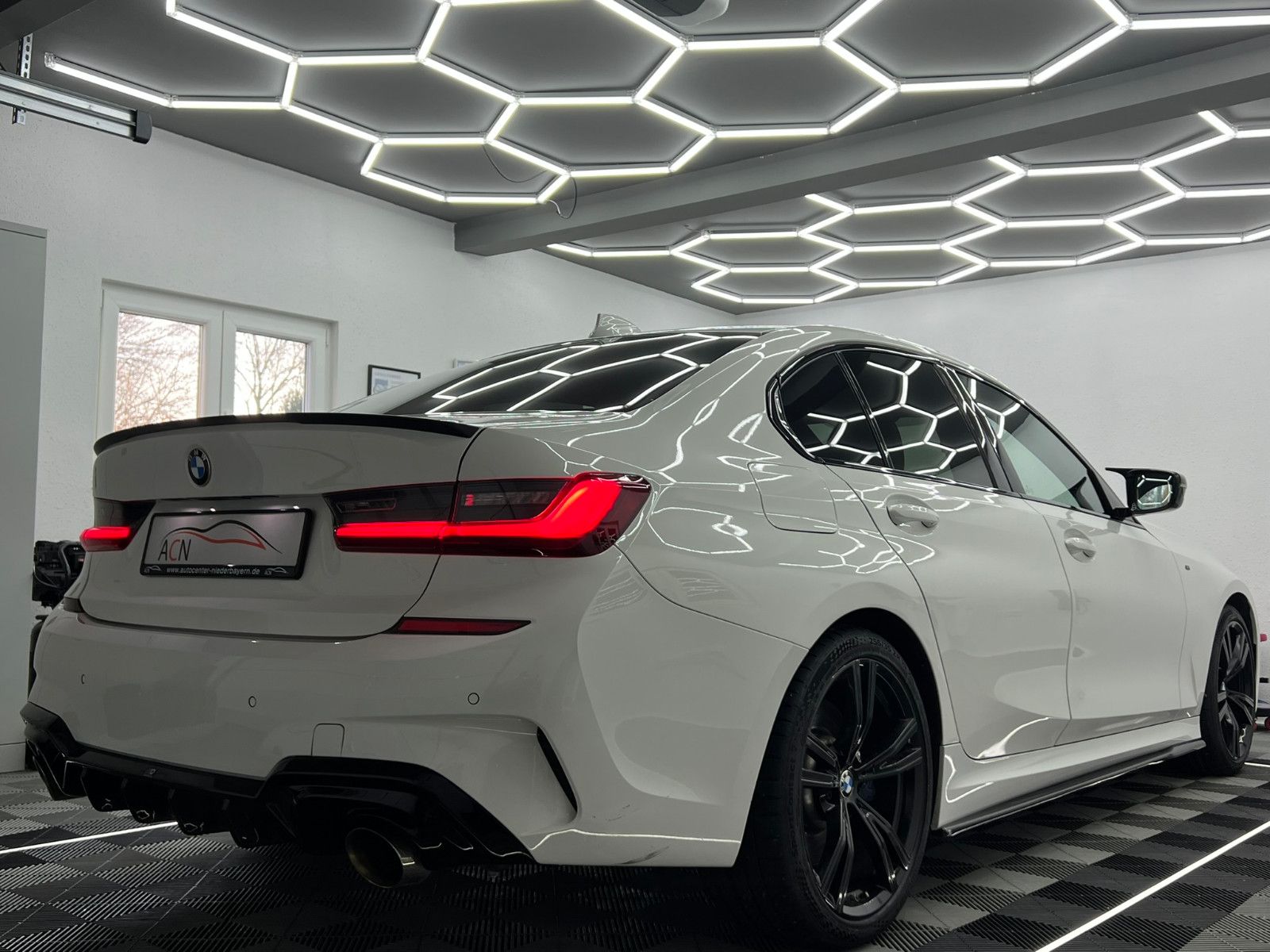 Fahrzeugabbildung BMW 330 i Lim M SPORT/LED/VRTL COCKPIT/19ZOLL/DE FZG