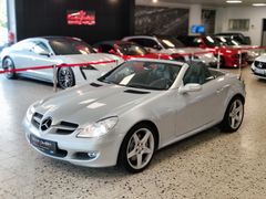 Fahrzeugabbildung Mercedes-Benz SLK 350 Roadster (BI-XENON/PDC/NAVI/LEDER/SHZ/AI