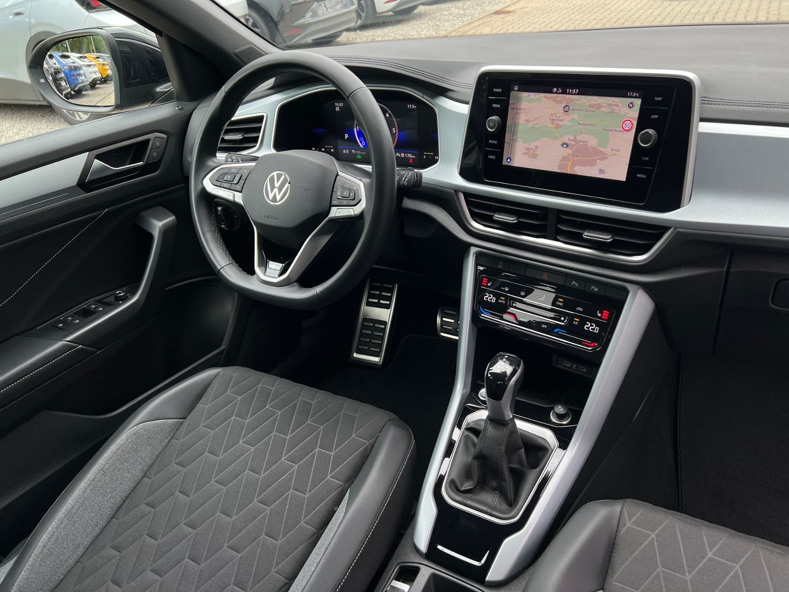 Fahrzeugabbildung Volkswagen T-Roc GOAL 2.0 TDI DSG *AHK, LED, "Plus"-Paket,
