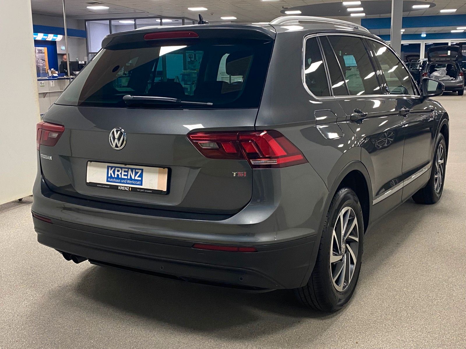 Fahrzeugabbildung Volkswagen Tiguan 1.4 TSI SOUND+1.HAND+NAVIGATION+AHK schw.