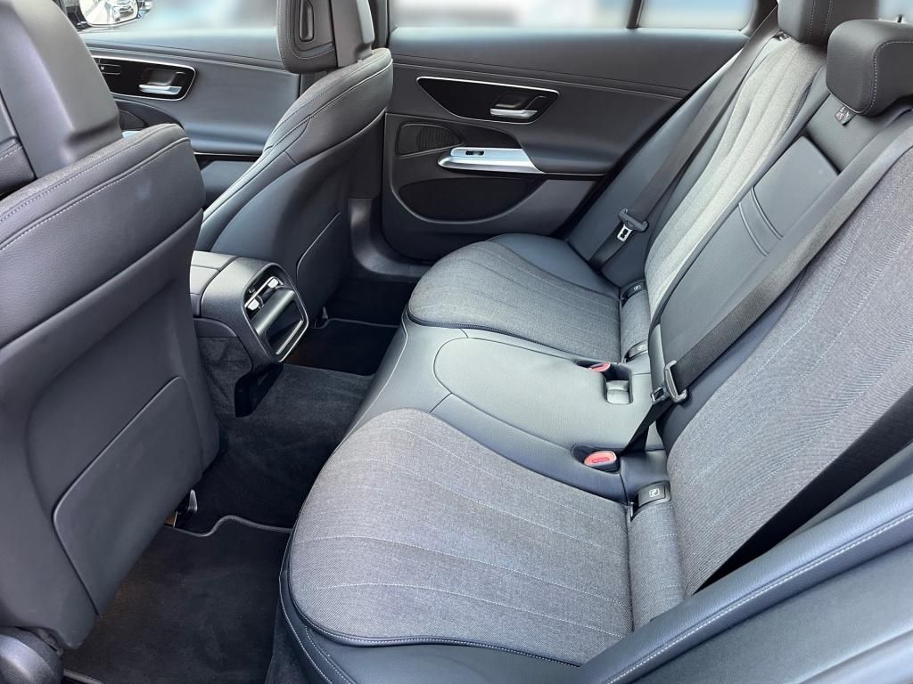 Fahrzeugabbildung Mercedes-Benz E 200 T Avantg. Pano Navi LED KeyLess Totw.