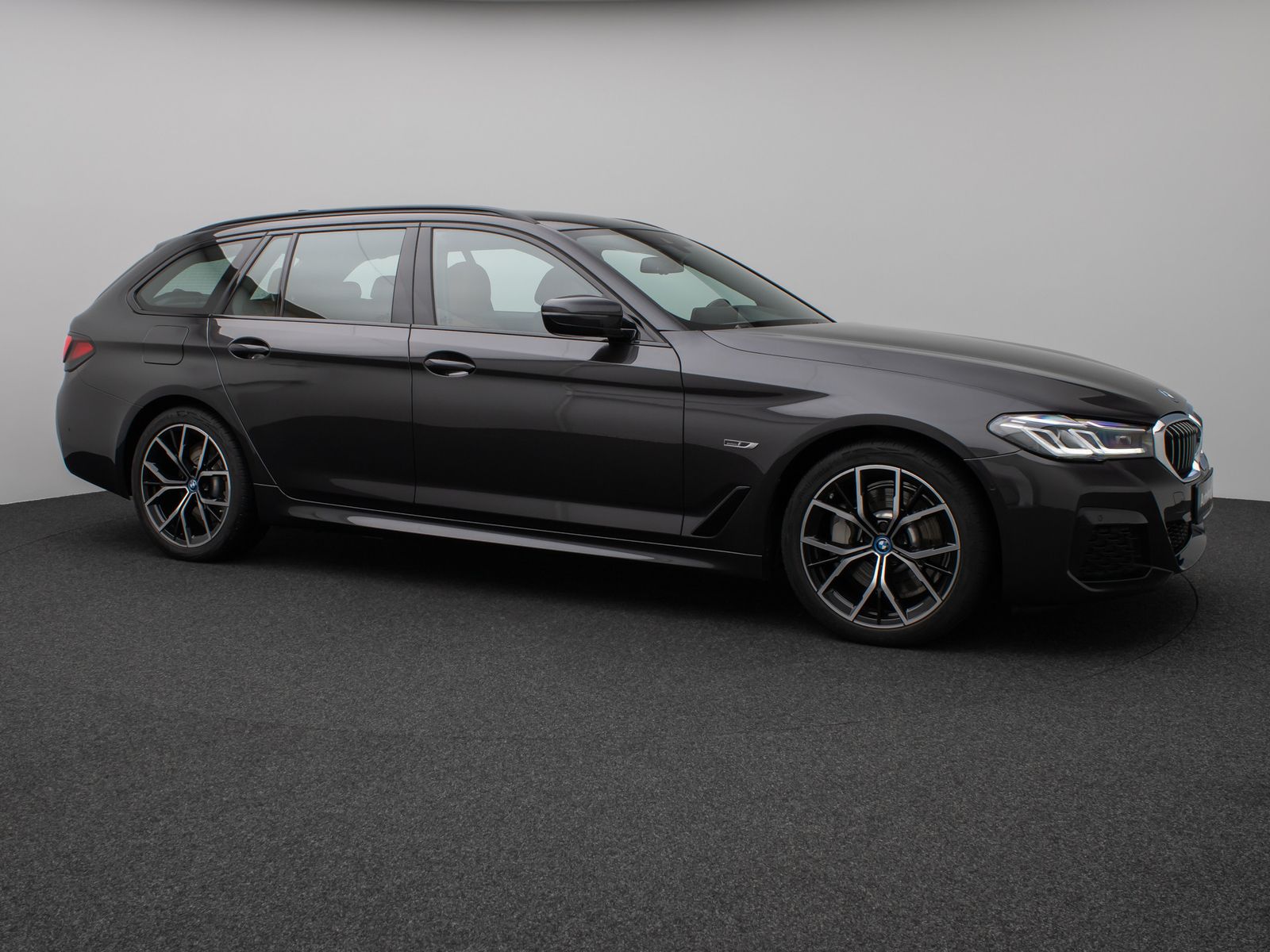 Fahrzeugabbildung BMW 530e M Sport Kamera Laser HUD DAB HiFi Komfort