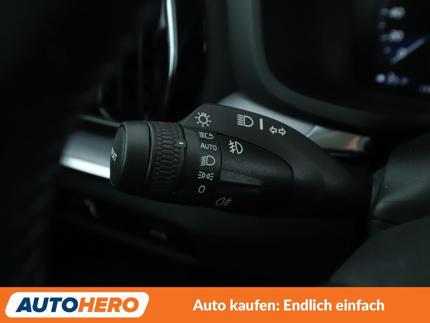 Volvo V60 2.0 T4 Momentum Pro Aut*NAVI*LED*TEMPO*PDC*