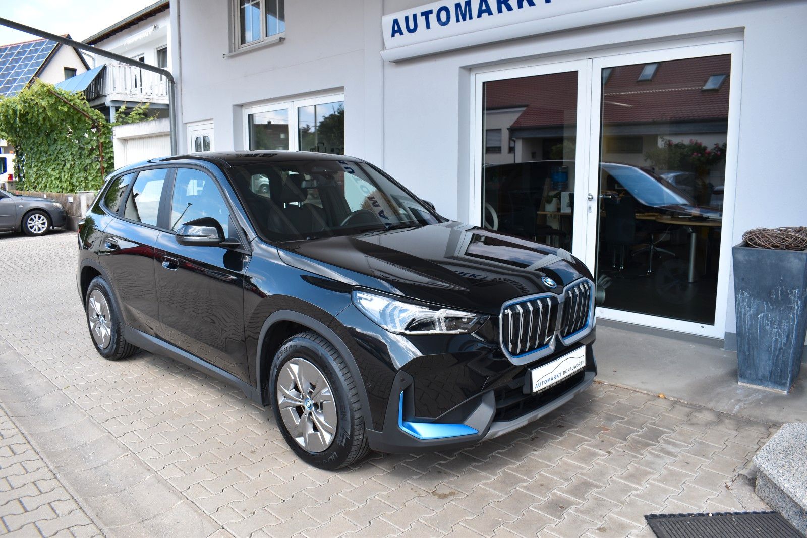 BMW iX1 30 xDrive Navi PanoDach Keyless LED foto 9