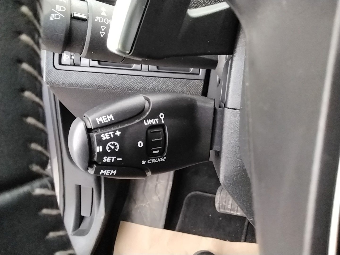 Fahrzeugabbildung Peugeot 5008 Active 1.5D NAVI/LED/PDC/TEMPOMAT