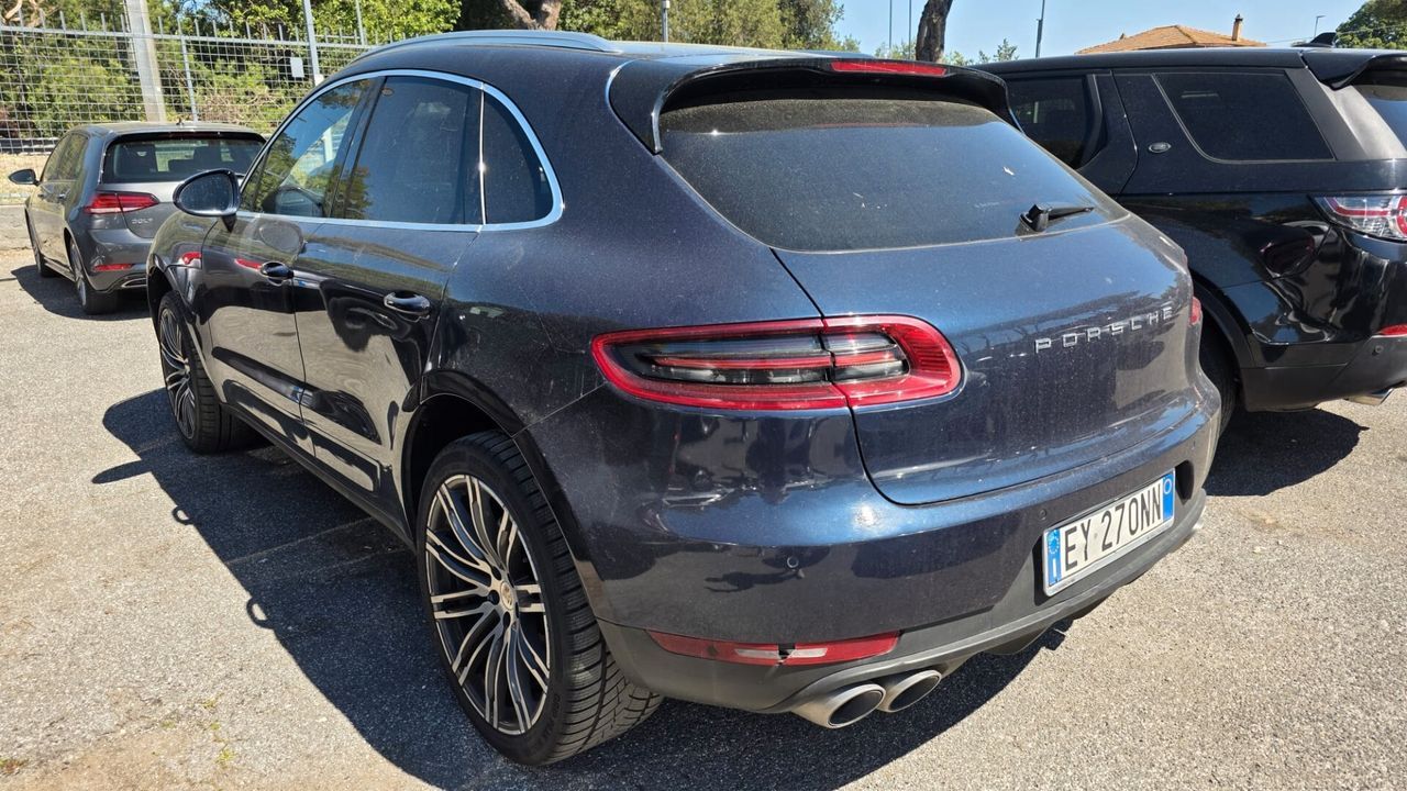 PORSCHE Macan