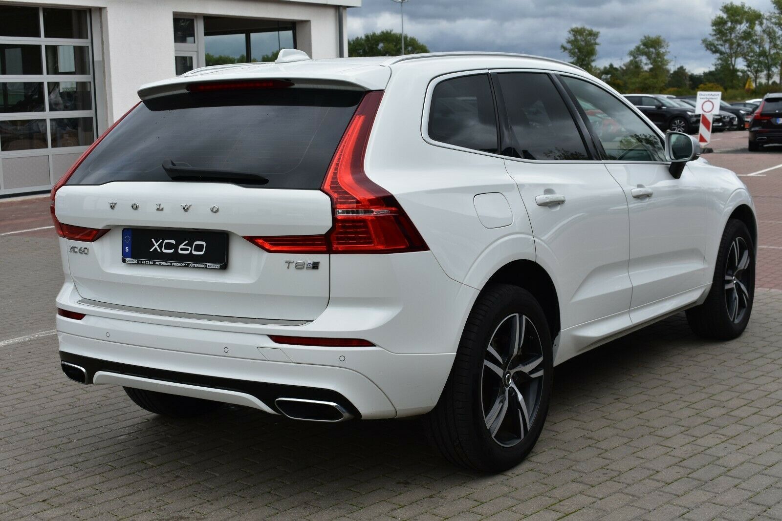 Fahrzeugabbildung Volvo XC60 T8 Twin Engine R-Design*360°*LUFT*AHK