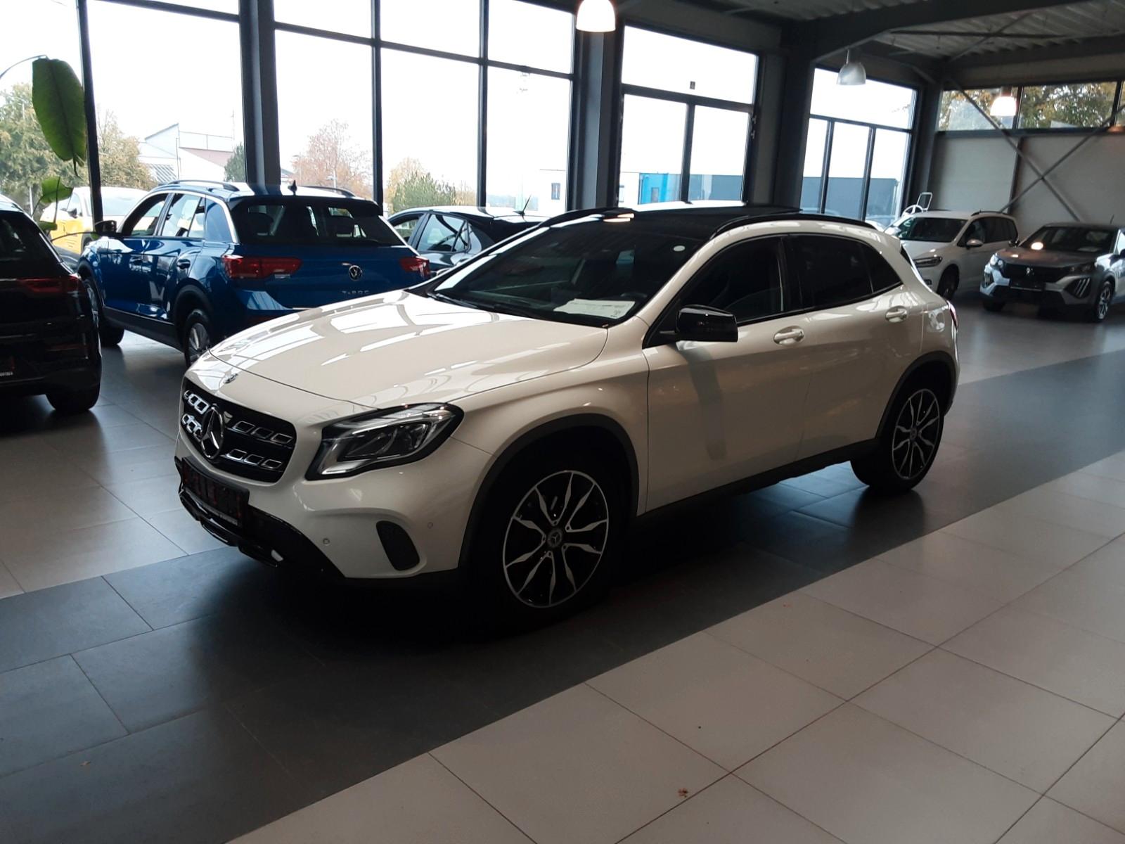Mercedes-Benz GLA 180 AMG line Urban SH Schiebedach NAVI Sound