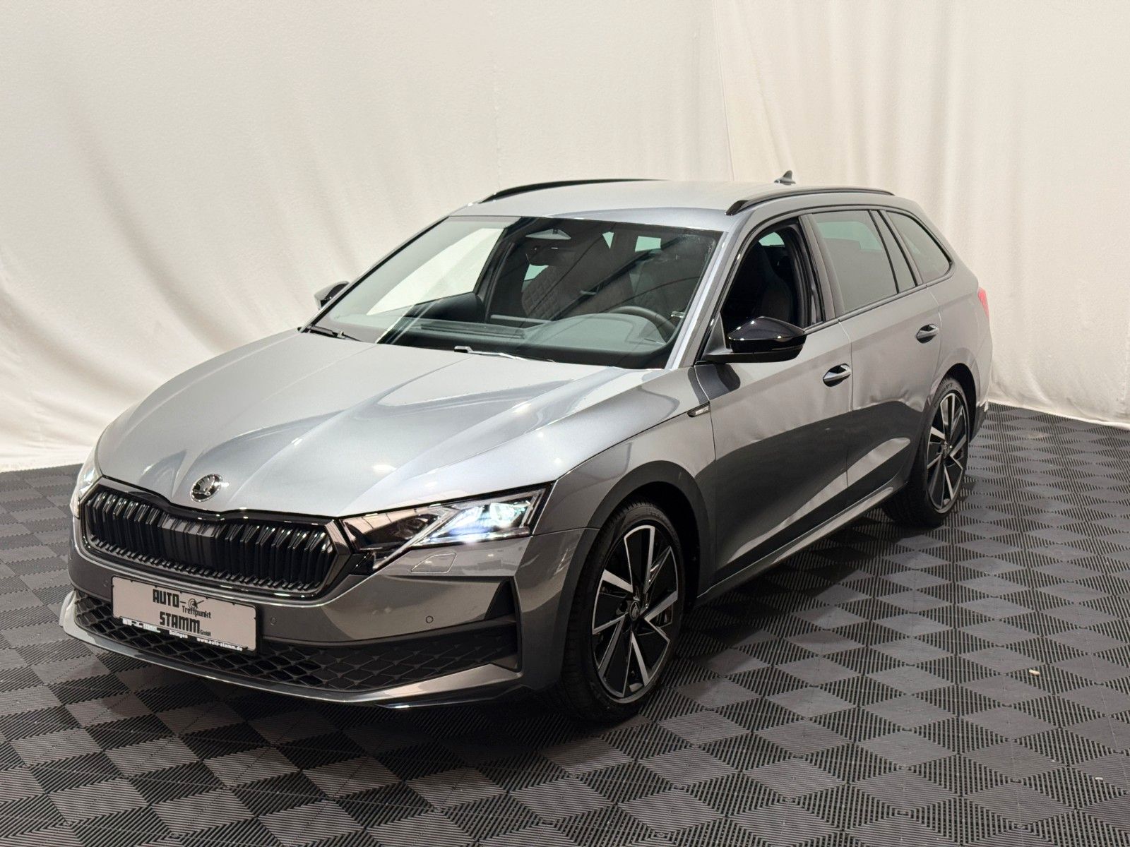 Fahrzeugabbildung SKODA Octavia Combi 2.0 TDI Sportline Infot. Paket