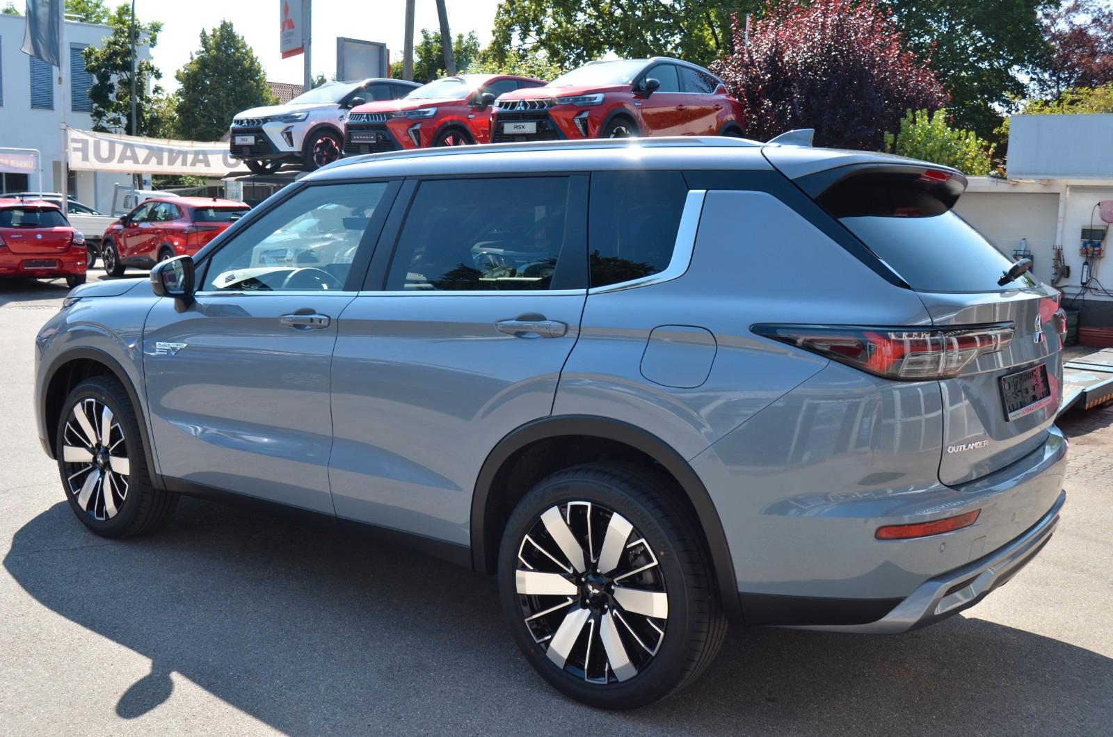 Mitsubishi Outlander 2.4 PHEV Select AT 4WD LED ele. Heck.