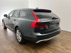 VOLVO V90 Cross Country D5 ALLRAD / 1.HD /235PS /B&W VOLVO V90 Cross Country D5 ALLRAD / 1.HD /235PS /B&W